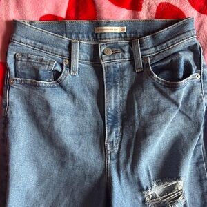 Levi’s High Waisted Mom Jean W28 L27